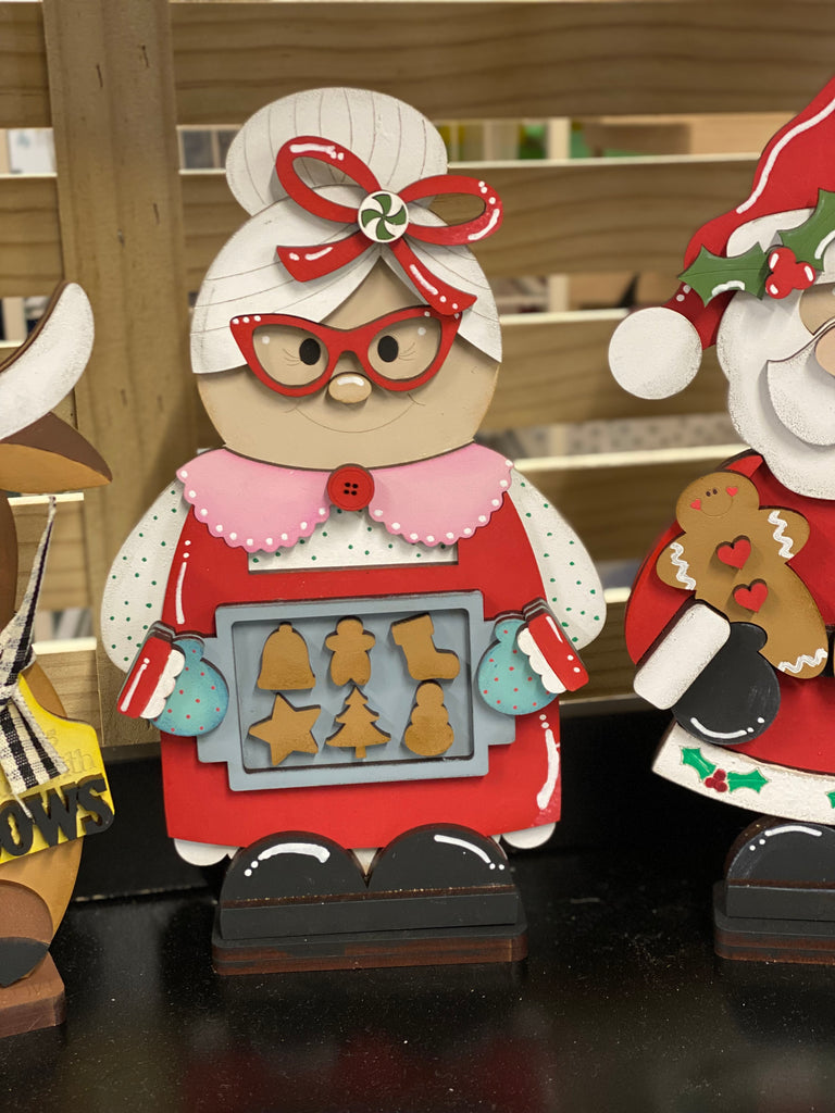 DIY Standing Mrs Claus